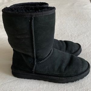 UGG Classic Short mid calf black suede boots sz 8